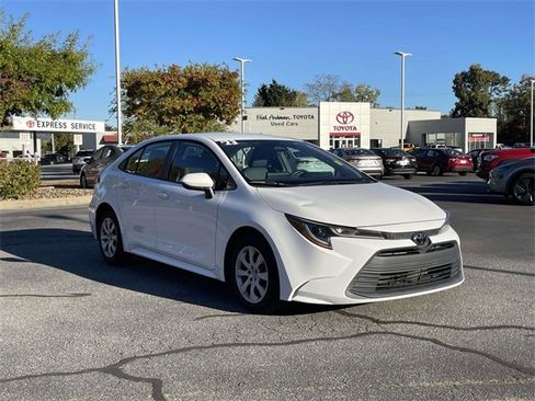 Used 2023 Toyota Corolla LE image 7