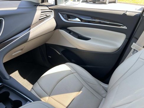 Used 2018 Buick Enclave Premium w/ Experience Buick Package FWD image 2