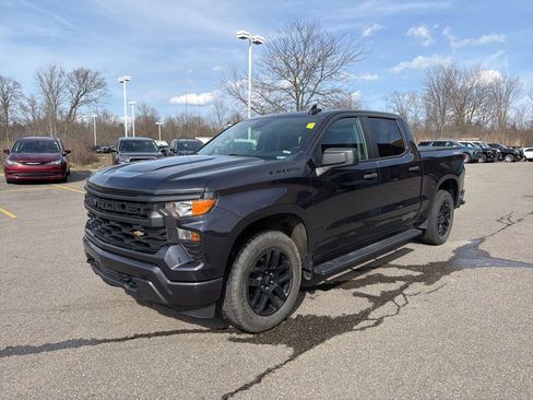 Used 2023 Chevrolet Silverado 1500 Custom w/ LPO, Dark Essentials Package image 5