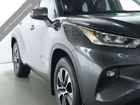 Used 2023 Toyota Highlander Limited image 5