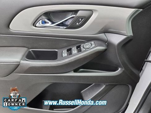 Used 2023 Chevrolet Traverse LT FWD image 23