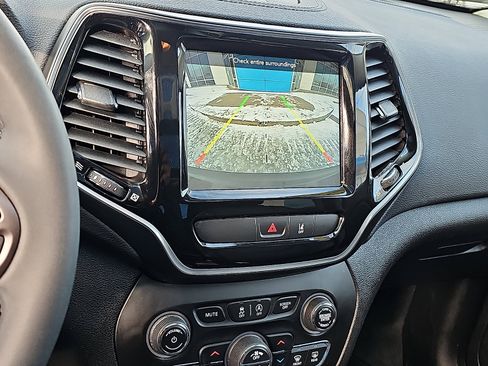 Used 2022 Jeep Cherokee Limited image 19