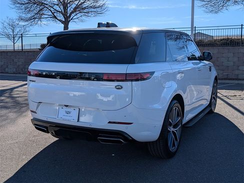 Used 2023 Land Rover Range Rover Sport SE Dynamic image 5