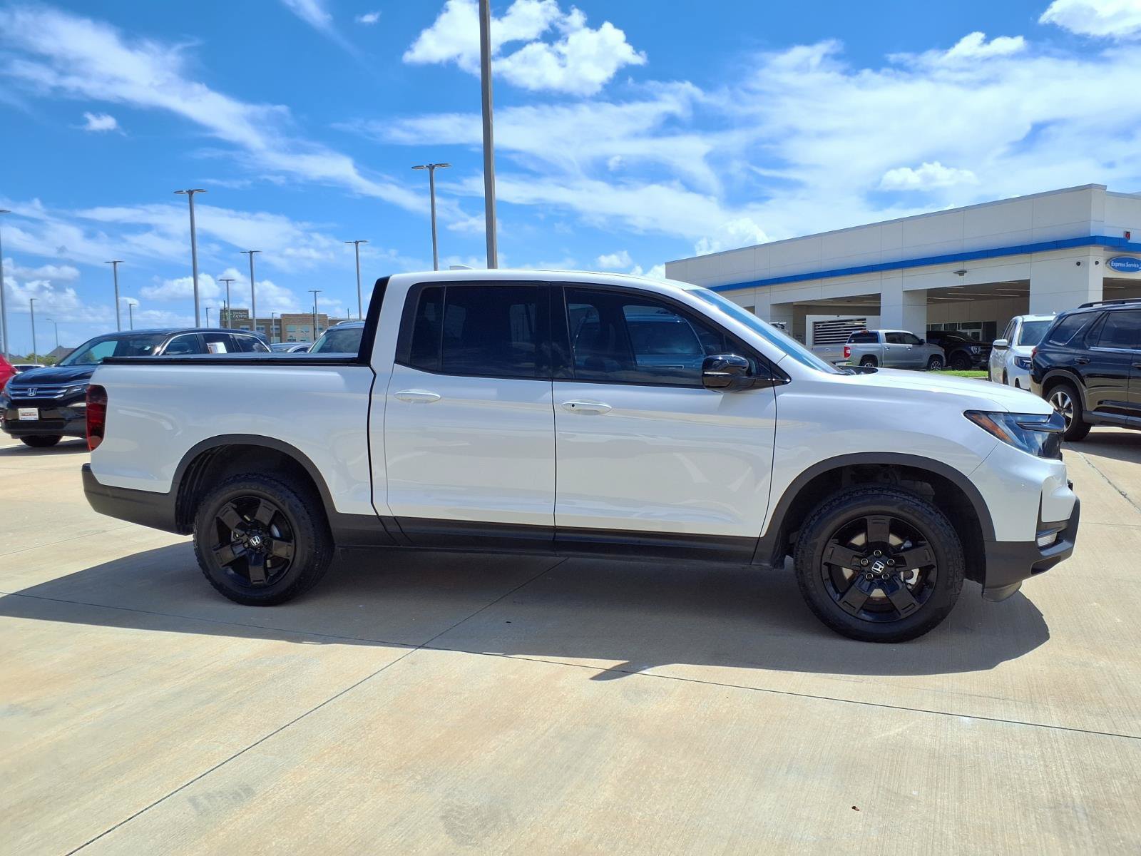 Used 2025 Honda Ridgeline Black Edition image 8
