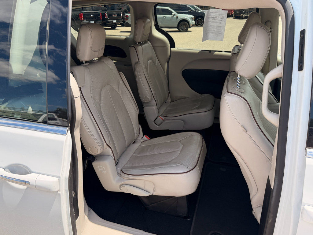 Used 2020 Chrysler Pacifica Limited FWD image 11