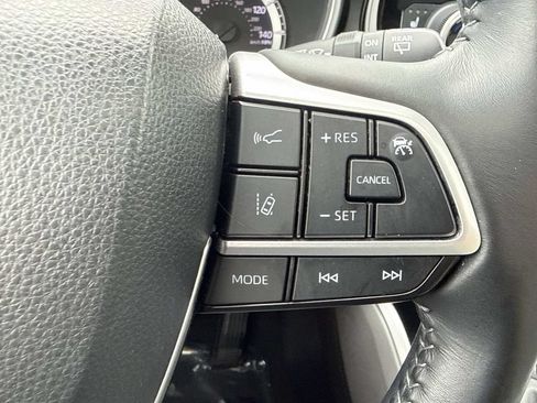 Used 2023 Toyota Highlander XLE FWD image 20