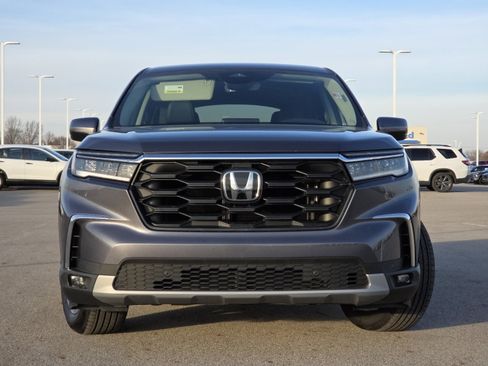 Used 2025 Honda Pilot EX-L image 10
