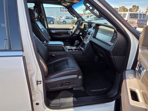 Used 2007 Lincoln Navigator 2WD image 31