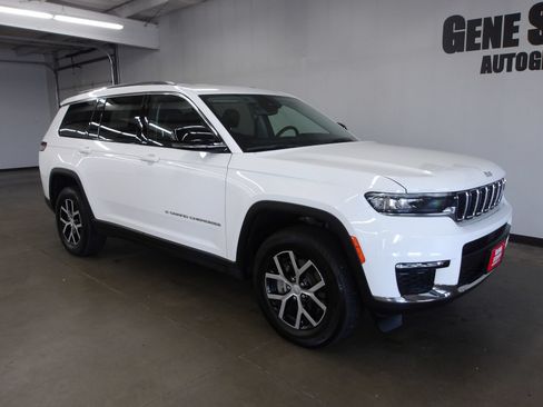 Used 2023 Jeep Grand Cherokee L Limited AWD/4WD image 4