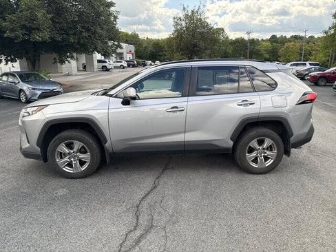 Used 2022 Toyota RAV4 XLE AWD/4WD image 6