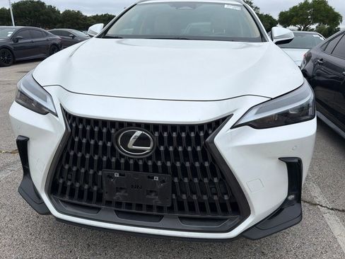 Used 2025 Lexus NX 250 FWD w/ Accessory Package (2T) image 2