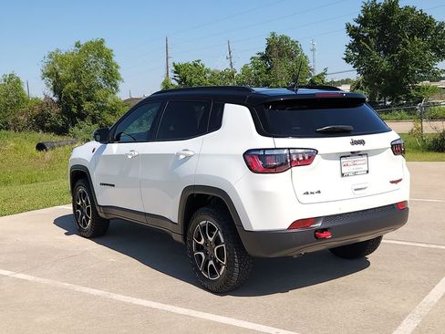 Used 2025 Jeep Compass Trailhawk AWD/4WD image 7