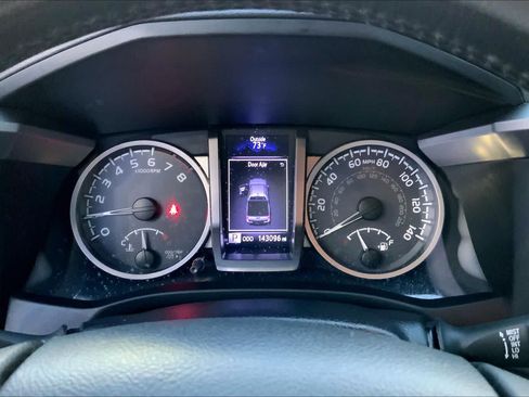 Used 2019 Toyota Tacoma SR5 RWD image 25