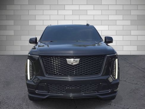 Certified 2025 Cadillac Escalade ESV V w/ LPO, ONYX Package AWD/4WD image 8