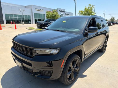 Used 2023 Jeep Grand Cherokee L Laredo RWD image 9