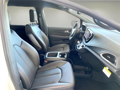 New 2026 Chrysler Pacifica Select w/ S Appearance Package image 27