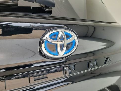 Used 2025 Toyota Sienna XSE FWD image 10