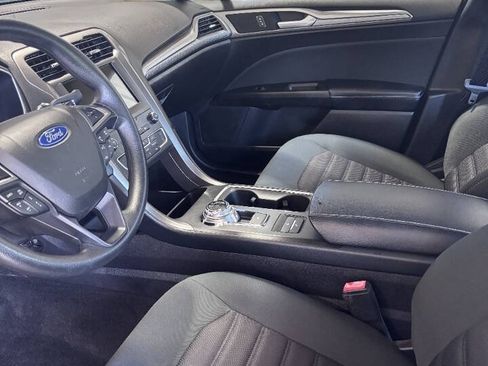 Used 2019 Ford Fusion SE FWD image 4