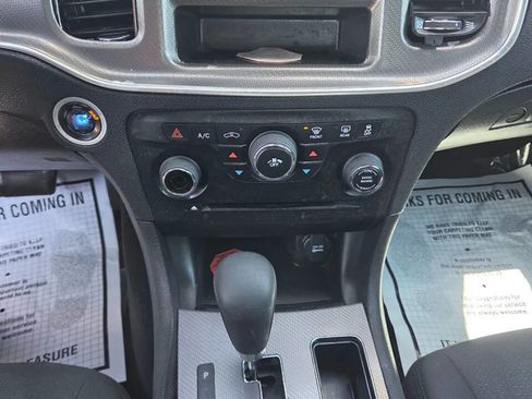 Used 2013 Dodge Charger SE RWD image 9