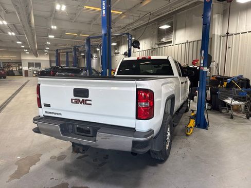 Used 2015 GMC Sierra 2500 2WD Double Cab w/ Sierra Convenience Package image 11