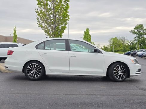 Used 2016 Volkswagen Jetta Sport FWD image 21
