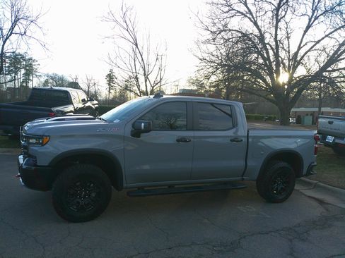 Used 2024 Chevrolet Silverado 1500 ZR2 w/ Technology Package image 8