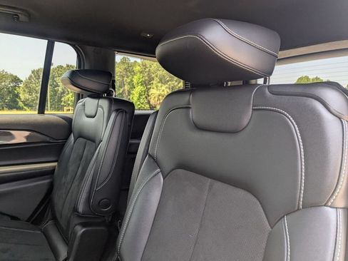 Used 2022 Jeep Grand Cherokee L Laredo AWD/4WD image 27
