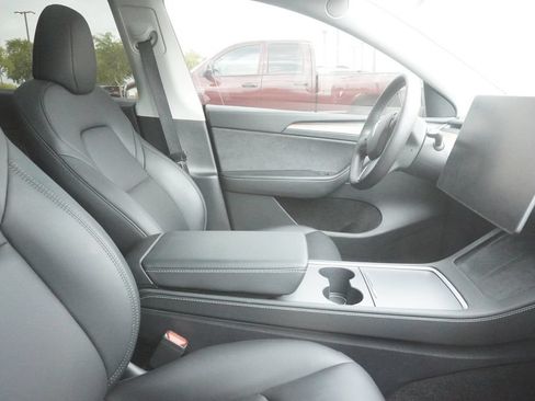 Used 2024 Tesla Model Y Long Range AWD/4WD image 8