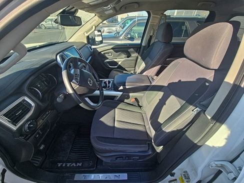 Used 2021 Nissan Titan SV w/ SV Convenience Package image 7