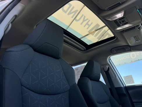 Used 2022 Toyota RAV4 XLE w/ Convenience Package FWD image 20