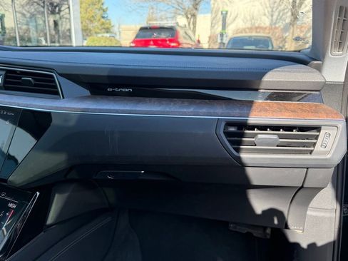 Used 2019 Audi e-tron Premium Plus image 29