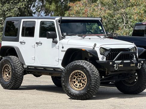 Used 2017 Jeep Wrangler Unlimited Sport AWD/4WD image 2