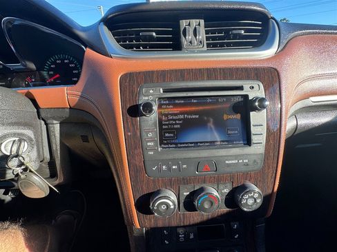 Used 2017 Chevrolet Traverse LT w/ Style and Technology Package image 14