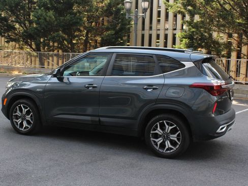 Used 2021 Kia Seltos EX AWD/4WD image 9