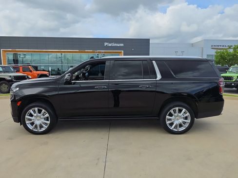 Used 2022 Chevrolet Suburban High Country w/ Max Trailering Package AWD/4WD image 2