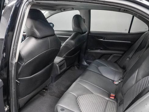 Used 2020 Toyota Camry SE w/ Sunroof Package FWD image 19