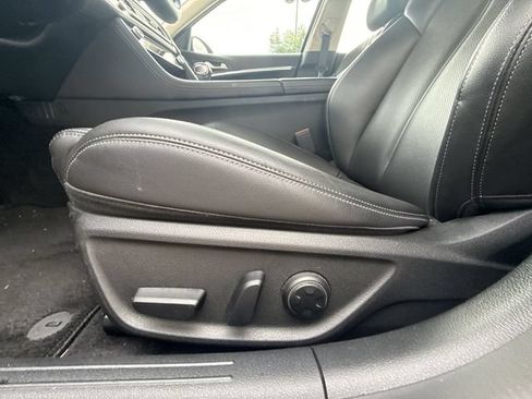 Used 2025 Genesis G70 2.5T RWD image 12