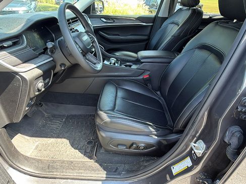 Used 2023 Jeep Grand Cherokee L Limited w/ Luxury Tech Group II AWD/4WD image 16