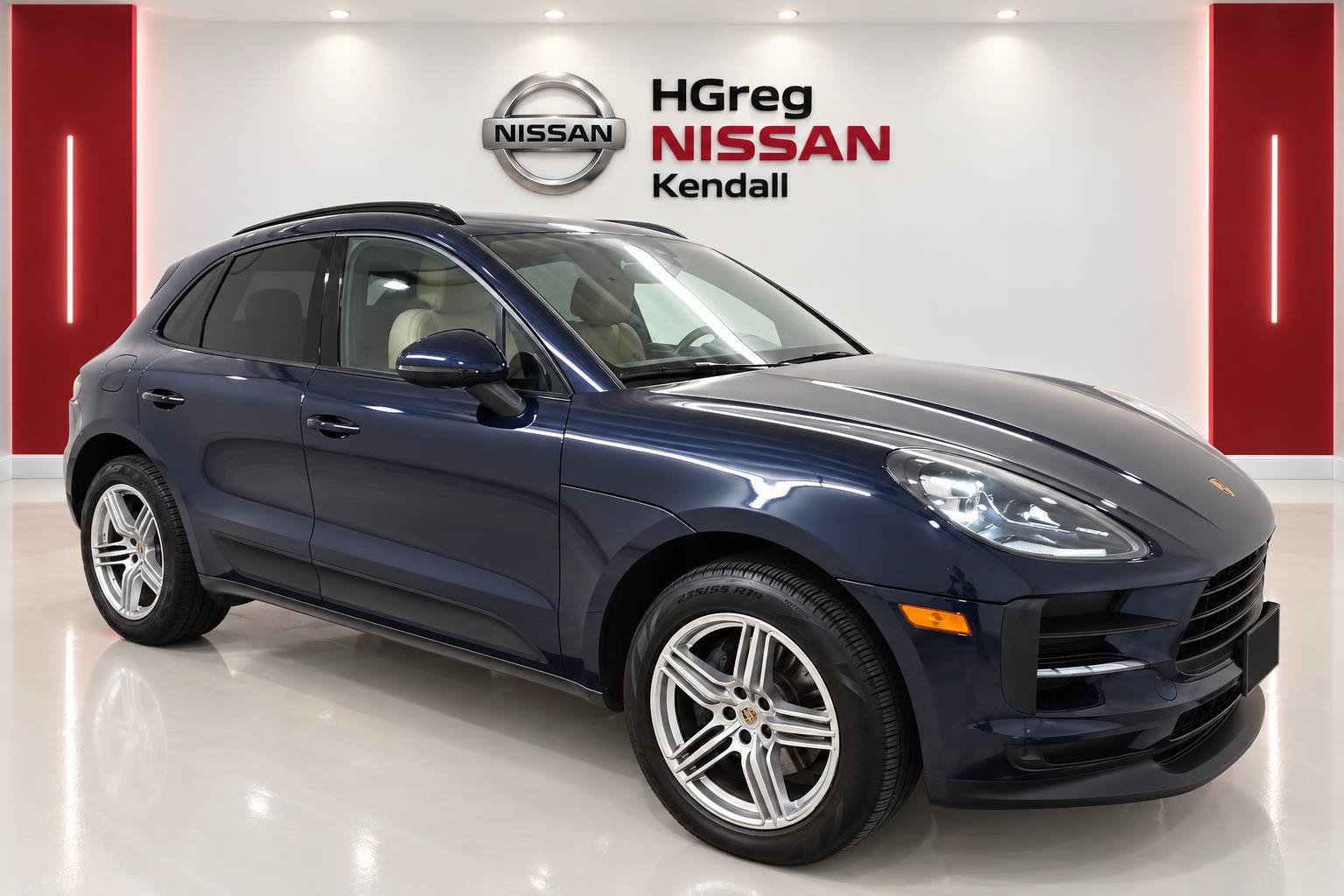 Used 2020 Porsche Macan AWD/4WD image 3