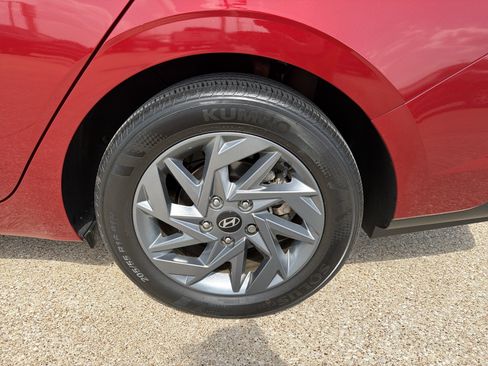 Used 2024 Hyundai Elantra SEL FWD image 25