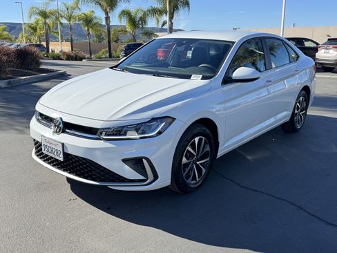 Used 2025 Volkswagen Jetta S image 5