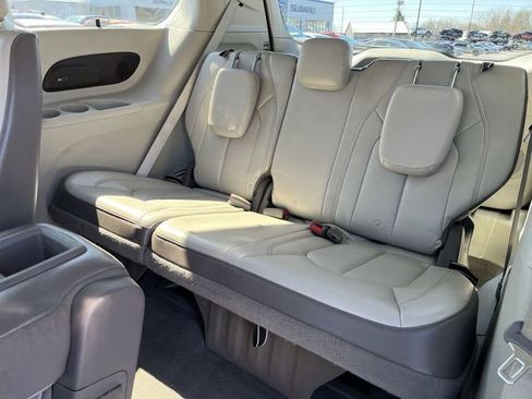 Used 2019 Chrysler Pacifica Touring-L Plus FWD image 27