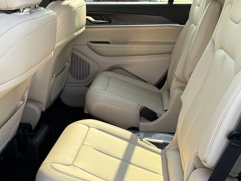 New 2025 Jeep Grand Cherokee L Limited w/ Black Appearance Package image 29