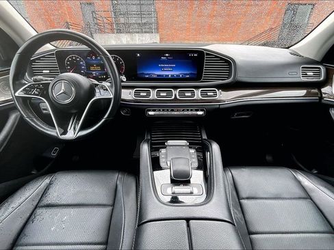 Used 2024 Mercedes-Benz GLS 450 4MATIC image 21