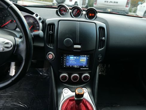 Used 2017 Nissan 370Z Coupe image 24