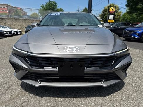 Used 2024 Hyundai Elantra SEL FWD image 2