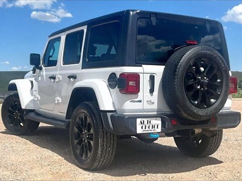 Used 2022 Jeep Wrangler Unlimited Sahara w/ Cold Weather Group AWD/4WD image 4