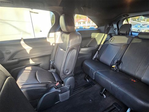 Certified 2024 Toyota Sienna XLE Woodland Edition image 19