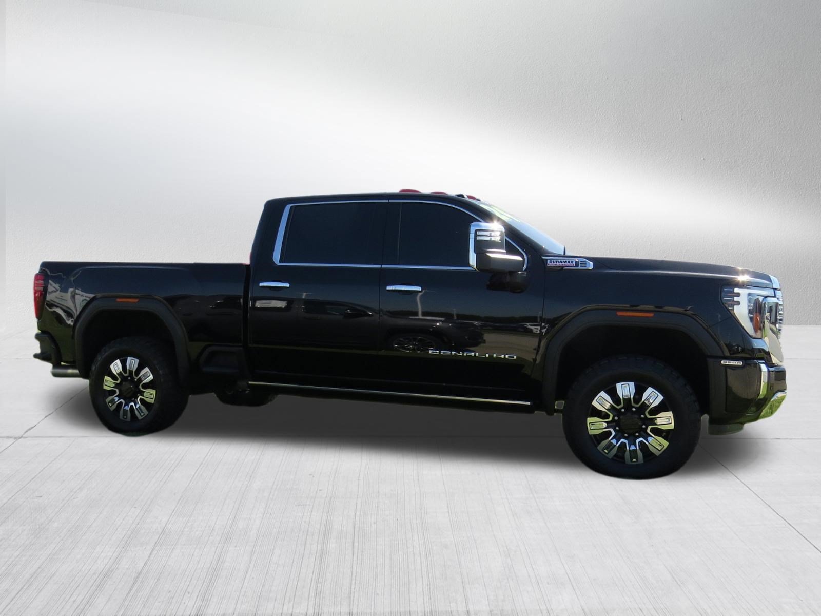 Used 2024 GMC Sierra 3500 Denali w/ Denali Reserve Package AWD/4WD image 2
