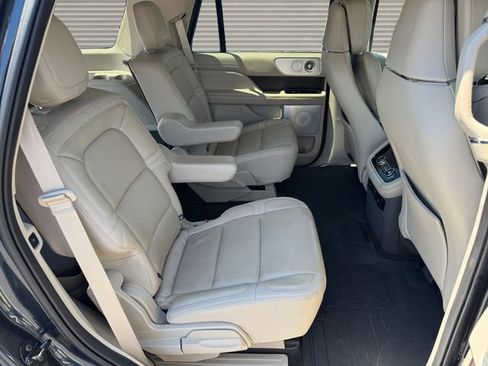 Used 2021 Lincoln Navigator Reserve w/ Luxury Package AWD/4WD image 17